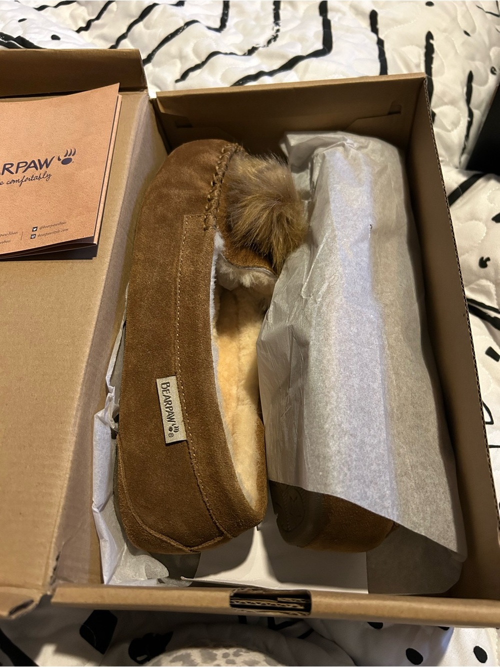 BearPaw Erika Chestnut Pom-Pom Lined Slippers new in box size 9wide.